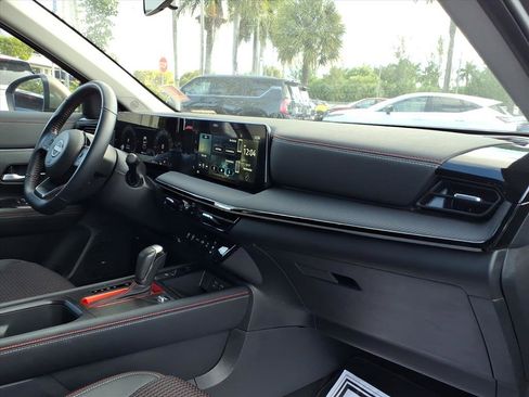 Certified 2025 Nissan Kicks SR image 20