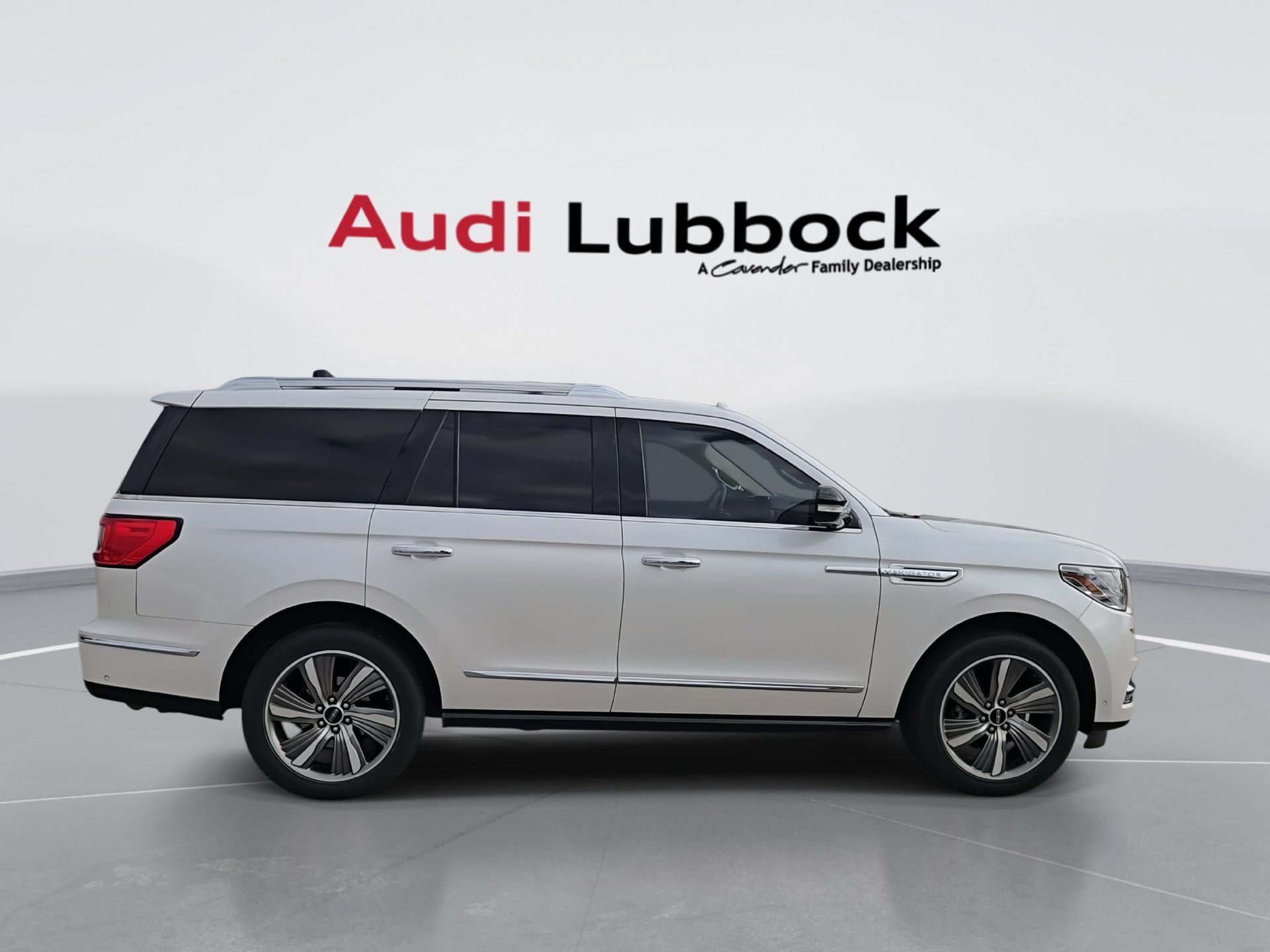Used 2019 Lincoln Navigator Select w/ Technology Package RWD image 9