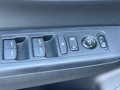 Used 2025 Honda CR-V EX image 11