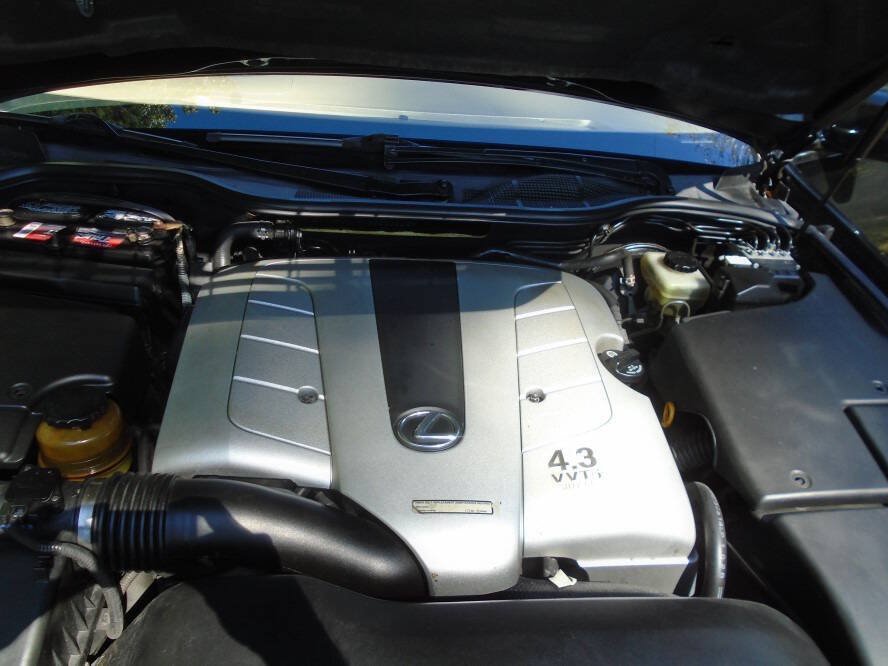 Used 2005 Lexus LS 430 RWD image 25