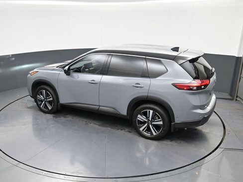 Used 2025 Nissan Rogue SL w/ SL Premium Package image 27