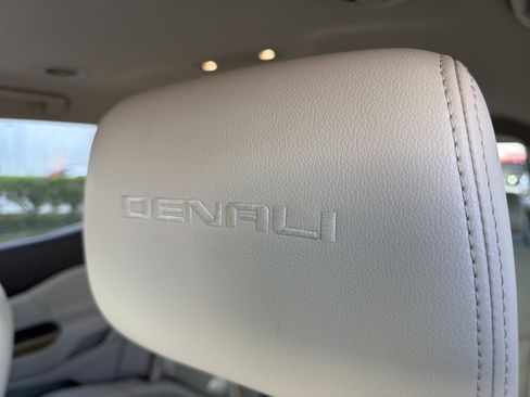 Used 2019 GMC Acadia Denali image 11