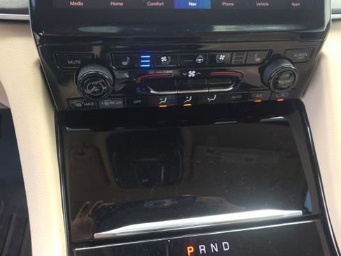 Used 2022 Jeep Grand Cherokee L Limited w/ Luxury Tech Group II image 23