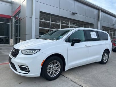 Used 2024 Chrysler Pacifica Touring-L