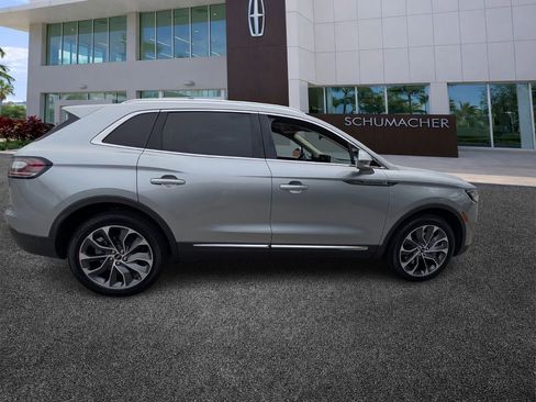 Used 2022 Lincoln Nautilus Reserve w/ Equipment Group 201A image 8