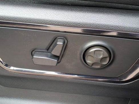 Used 2025 RAM 1500 Limited AWD/4WD image 17