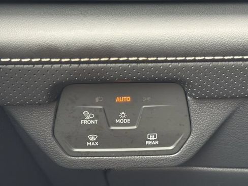 Used 2024 Volkswagen Atlas SE AWD/4WD image 25