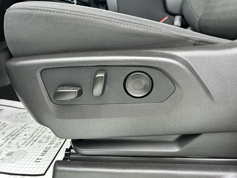 Used 2025 Chevrolet Silverado 2500 LT w/ Convenience Package image 3