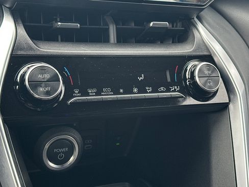 Used 2024 Toyota Venza LE image 20