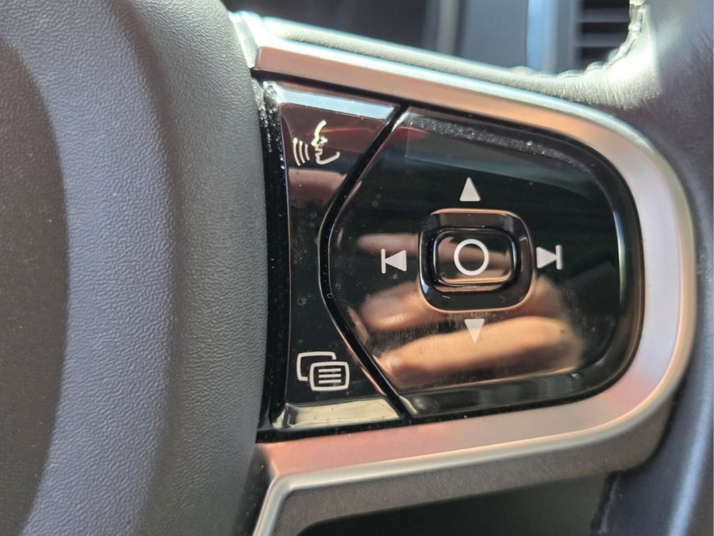 Used 2019 Volvo XC90 T5 Momentum w/ Protection Package Premier AWD/4WD image 31