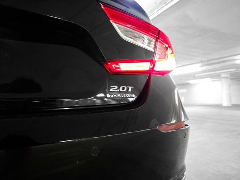 Certified 2018 Honda Accord Touring image 11