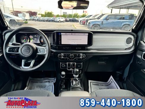 Used 2025 Jeep Wrangler Unlimited Sahara AWD/4WD image 35