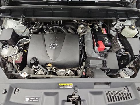 Used 2021 Toyota Highlander XLE AWD/4WD image 44