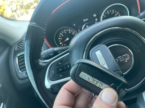 Used 2020 Jeep Compass Trailhawk image 21