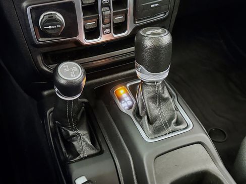 Used 2024 Jeep Wrangler Unlimited w/ Convenience Group image 17