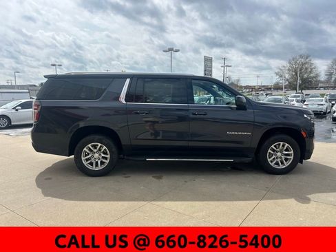 Used 2023 Chevrolet Suburban LT image 3