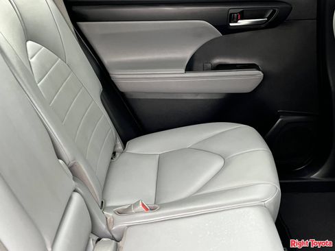 Certified 2021 Toyota Highlander XLE FWD image 15