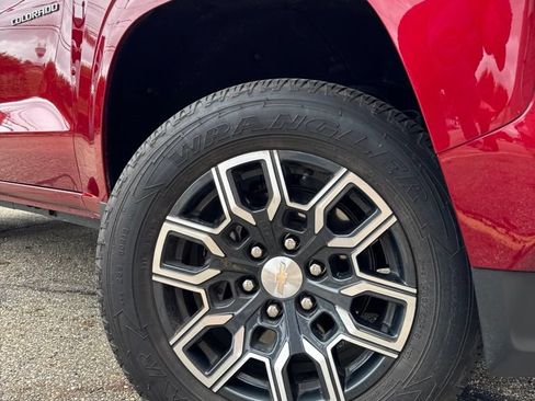 Used 2024 Chevrolet Colorado LT w/ LT Convenience Package III AWD/4WD image 6
