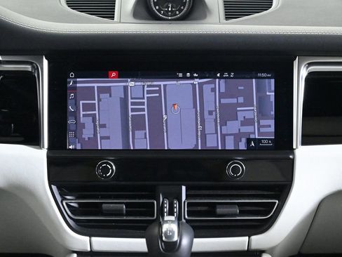 Used 2023 Porsche Macan S image 14