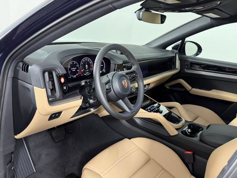 Certified 2026 Porsche Cayenne E-Hybrid Coupe AWD/4WD image 4