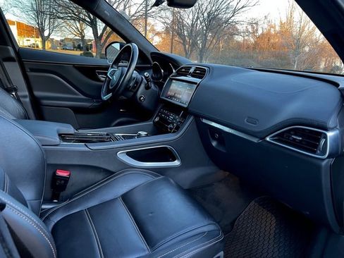 Used 2019 Jaguar F-PACE Prestige image 23
