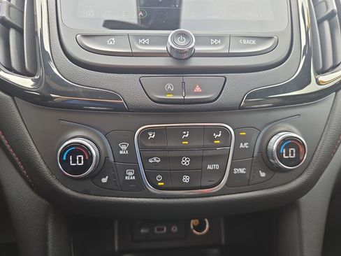 Used 2022 Chevrolet Equinox RS w/ Infotainment Package AWD/4WD image 21