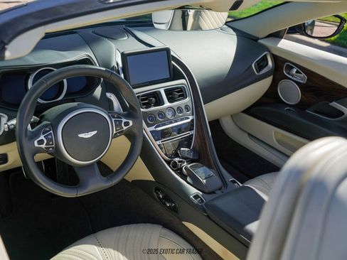 Used 2020 Aston Martin DB11 Volante image 32