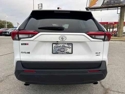 Used 2024 Toyota RAV4 XLE AWD/4WD image 5