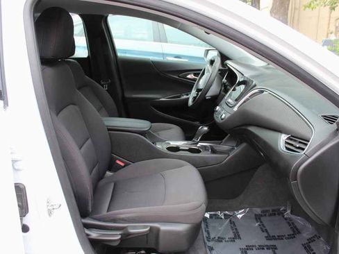 Used 2019 Chevrolet Malibu LT FWD image 27