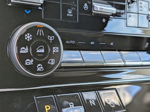 New 2026 Nissan Armada SL w/ Captain's Chari Seat Package image 14