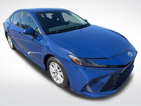 Used 2025 Toyota Camry LE FWD image 9