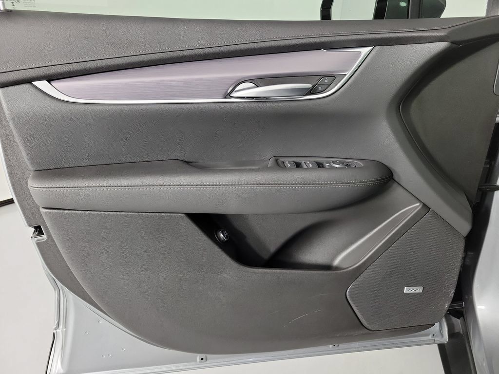 Certified 2025 Cadillac XT5 Luxury FWD image 18