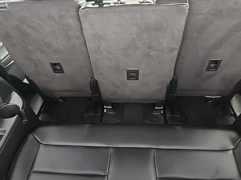 Used 2023 Ford Explorer XLT w/ Equipment Group 202A AWD/4WD image 14