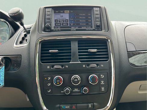 Used 2013 Dodge Grand Caravan SXT w/ UConnect Hands-Free Group FWD image 17