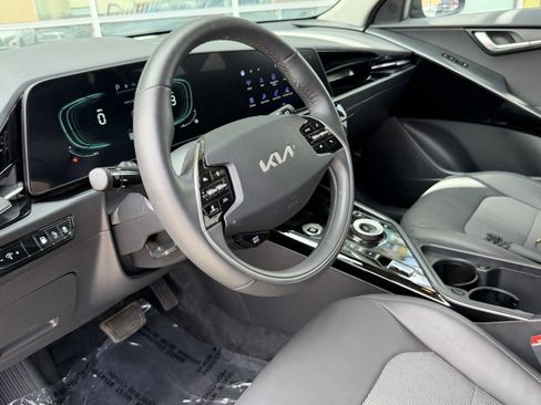Used 2023 Kia Niro EX w/ EX Cold Weather Package FWD image 31