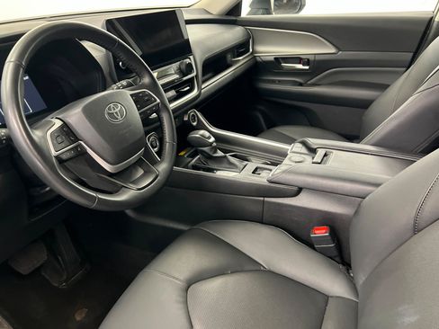 Used 2025 Toyota Grand Highlander AWD image 16