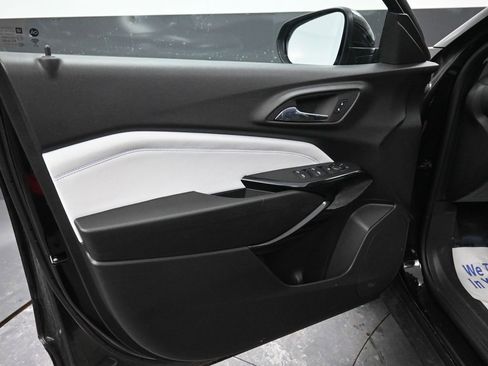 Used 2025 Chevrolet Trax LT image 26