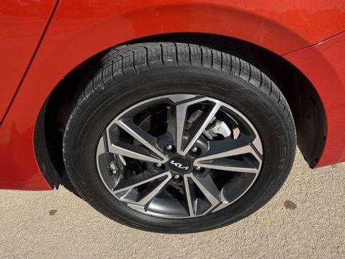 Used 2023 Kia Forte LXS w/ LXS Technology Package image 10