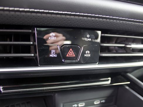 New 2026 Volkswagen Atlas SEL Premium R-Line image 23