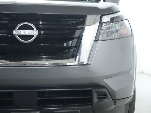 Used 2025 Nissan Pathfinder SV FWD image 8