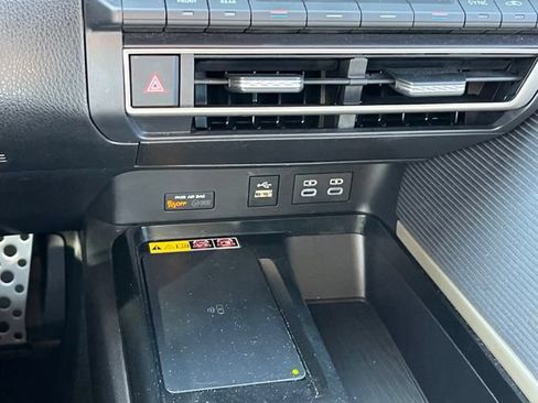 Used 2025 Toyota Camry SE FWD image 18