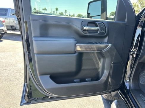 Used 2022 Chevrolet Silverado 2500 LTZ w/ LTZ Plus Package image 14