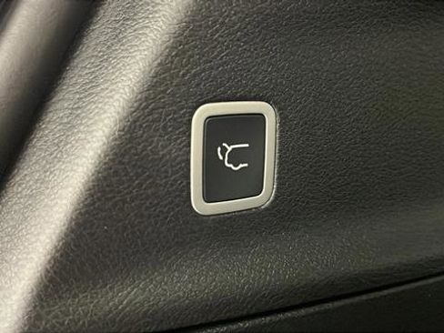 Used 2026 Chrysler Pacifica Select FWD image 29