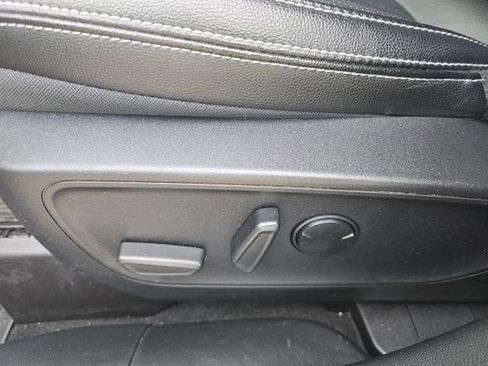 Certified 2025 Ford Escape SE w/ PHEV Premium Package FWD image 9