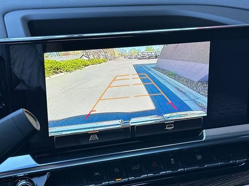 New 2025 GMC Sierra 1500 SLE image 17