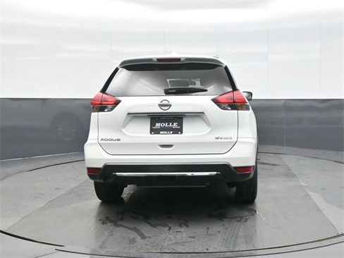 Used 2017 Nissan Rogue SV image 6