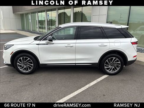 Used 2022 Lincoln Corsair AWD w/ Equipment Group 101A image 2