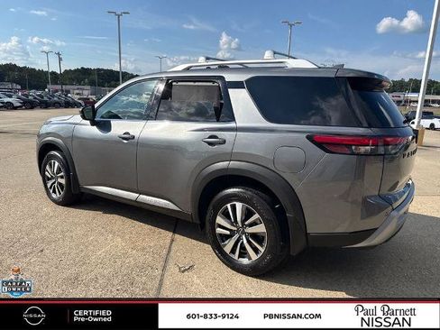 Certified 2025 Nissan Pathfinder SL w/ Black Appearance Package FWD image 14