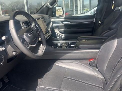 Used 2024 Jeep Wagoneer L Series II w/ Flexible Seating Group image 5