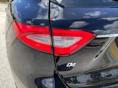 Used 2018 Maserati Levante AWD/4WD image 23